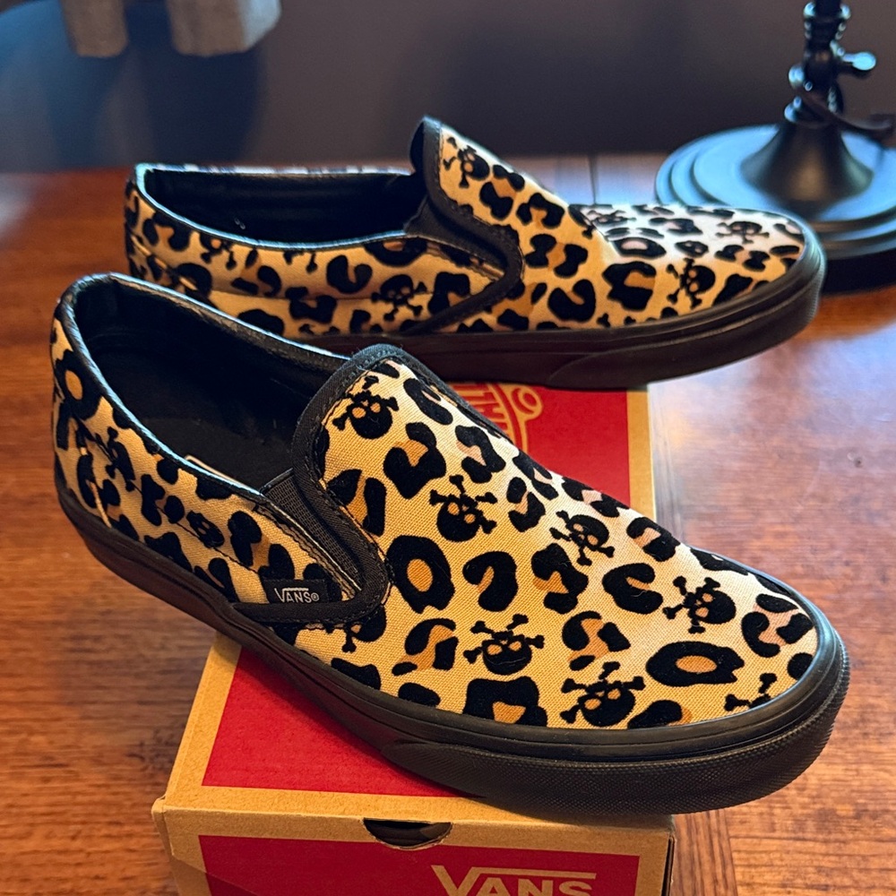 Special Edition Vans Leopard Skullđź’€Print Slip-Ons - Picture 4 of 5